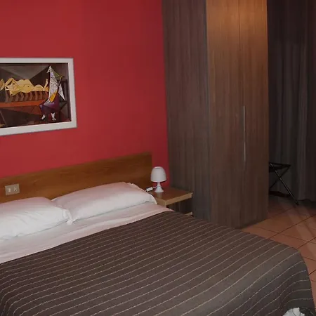 Hotel Pontenuovo Di Macyszyn Fabio 2*